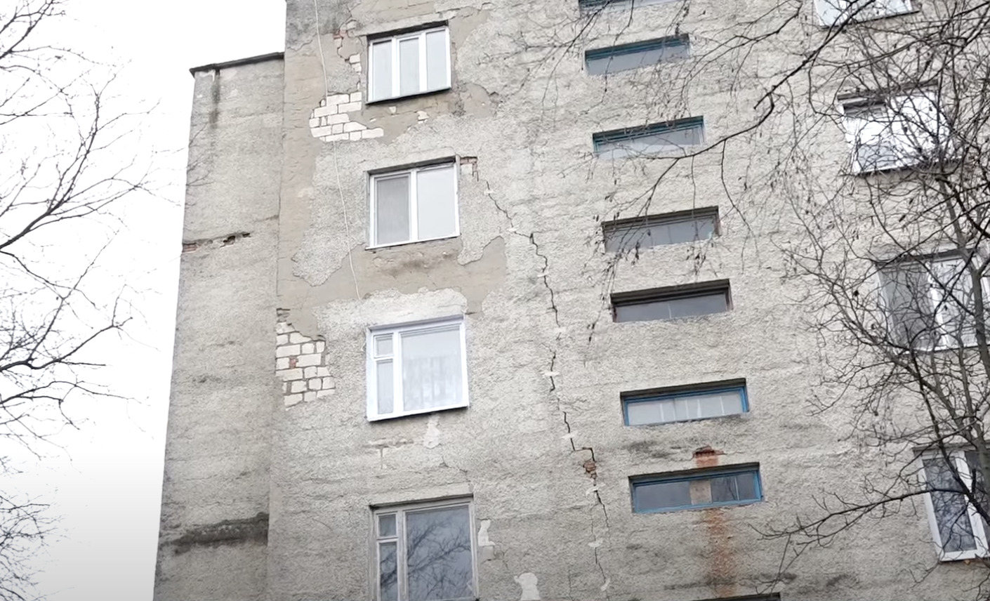 (ФОТО) В Шолданештах пятиэтажный жилой дом находится в аварийном состоянии