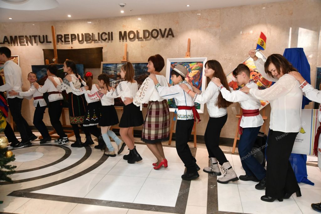(ФОТО) В парламенте отметили День национального единения Румынии