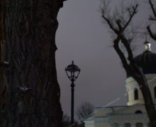 На всех КПП Молдовы, в некоторых учреждениях и на улицах Кишинева ненадолго отключат свет. В знак солидарности с Украиной