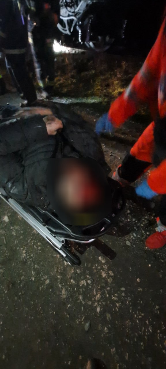 FOTO Un bărbat a fost lovit de tren, la Sângera. El a rămas blocat sub un vagon 