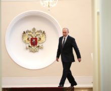 Путин упростил выдачу гражданства иностранцам за военный контракт