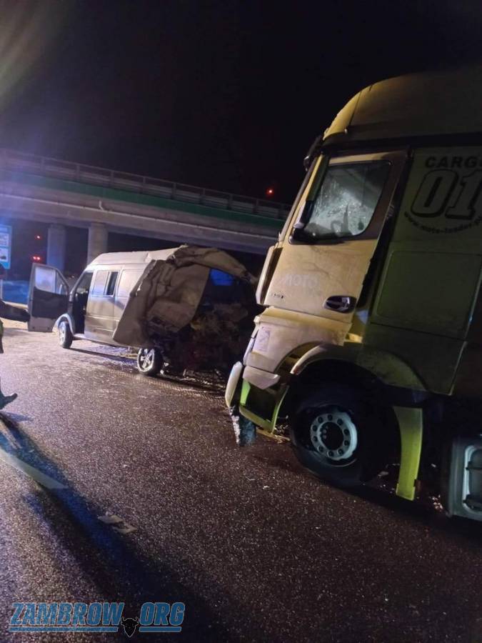 (ФОТО) В Польше микроавтобус с гражданами Молдовы попал в аварию. Погибли два человека