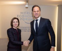 Майя Санду в Давосе обсудила с премьером Нидерландов демократизацию Молдовы