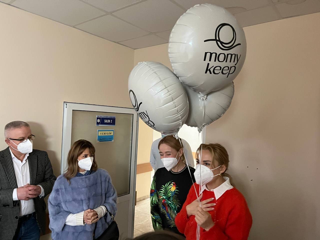 (ФОТО) Мэрия Кишинева поздравила первого ребенка, родившегося в новогоднюю ночь