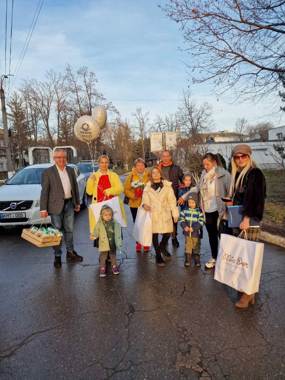 (ФОТО) Мэрия Кишинева поздравила первого ребенка, родившегося в новогоднюю ночь