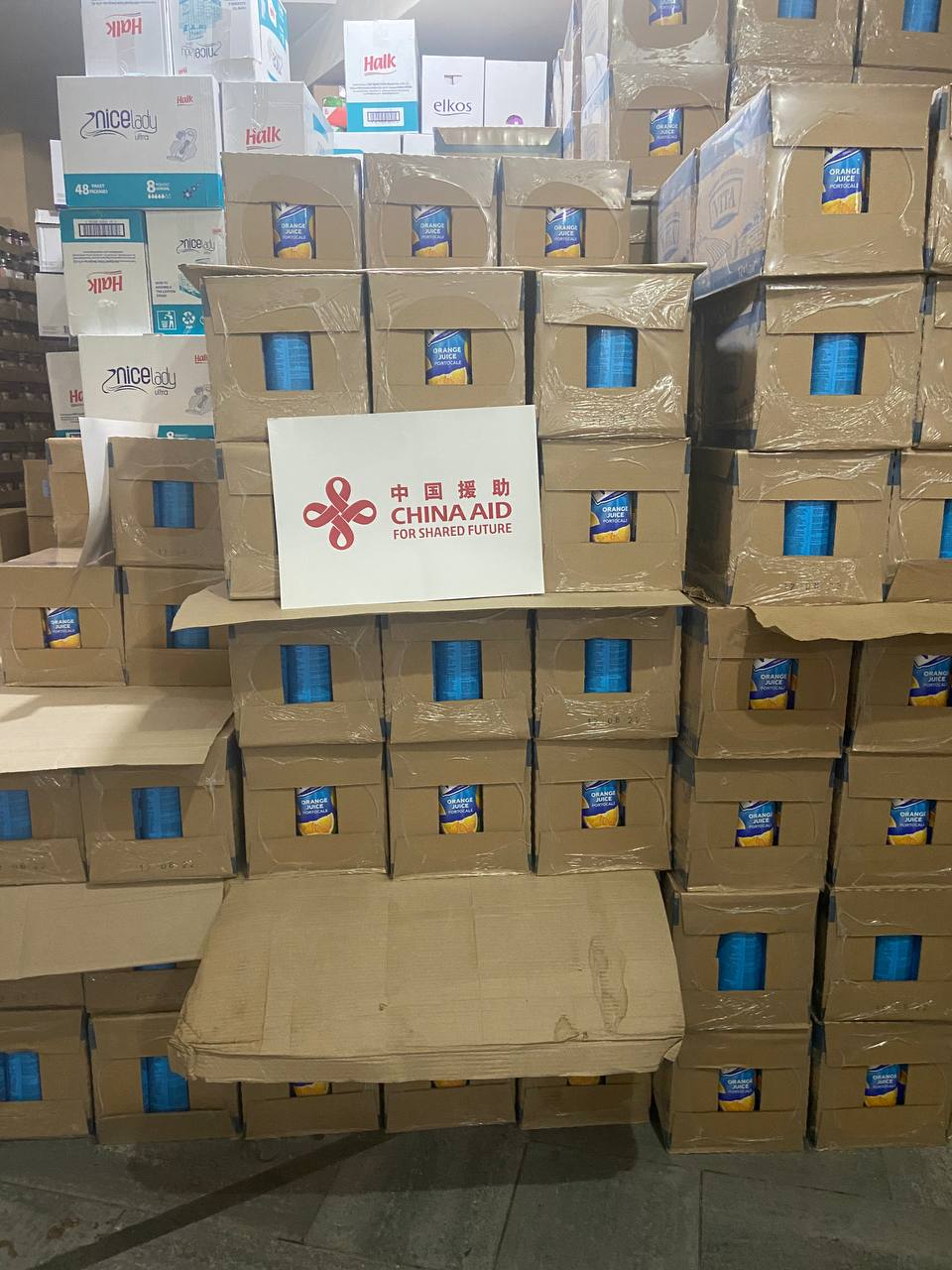 FOTO China a oferit refugiaților din Chișinău produse în valoare de circa 200 mii EUR