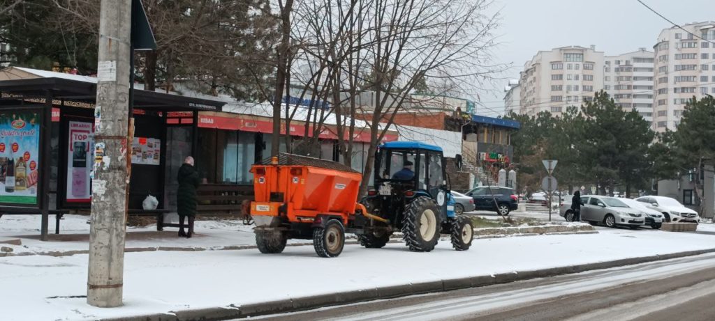 (FOTO) Chișinăul, acoperit de nea. Cum va fi vremea săptămâna viitoare?