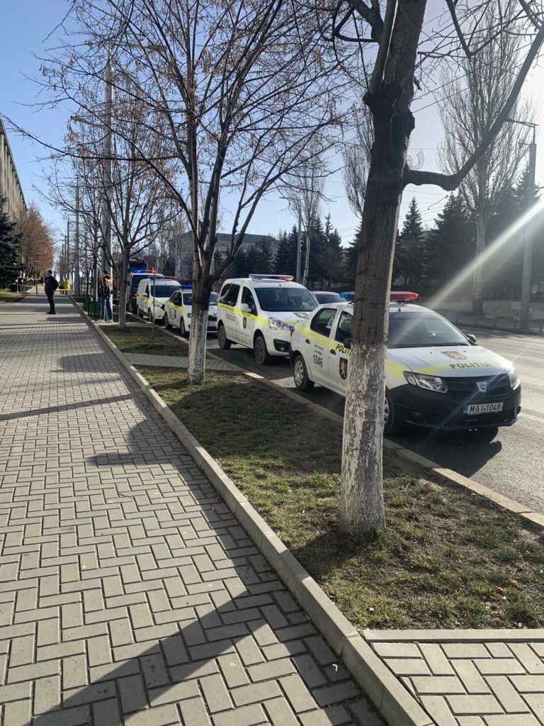UPDATE O nouă alertă falsă cu bombă la Judecătoria Chișinău. Un bărbat a anunțat că sediul Buiucani ar fi minat