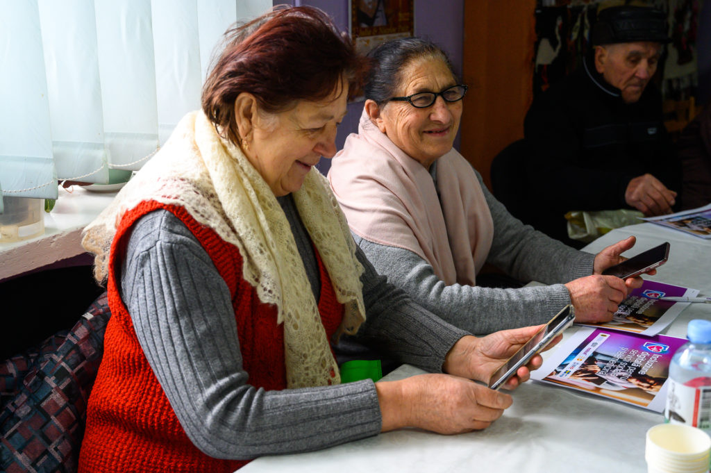 Впервые в Молдове пожилые люди могут воспользоваться онлайн-услугами медицинских консультаций