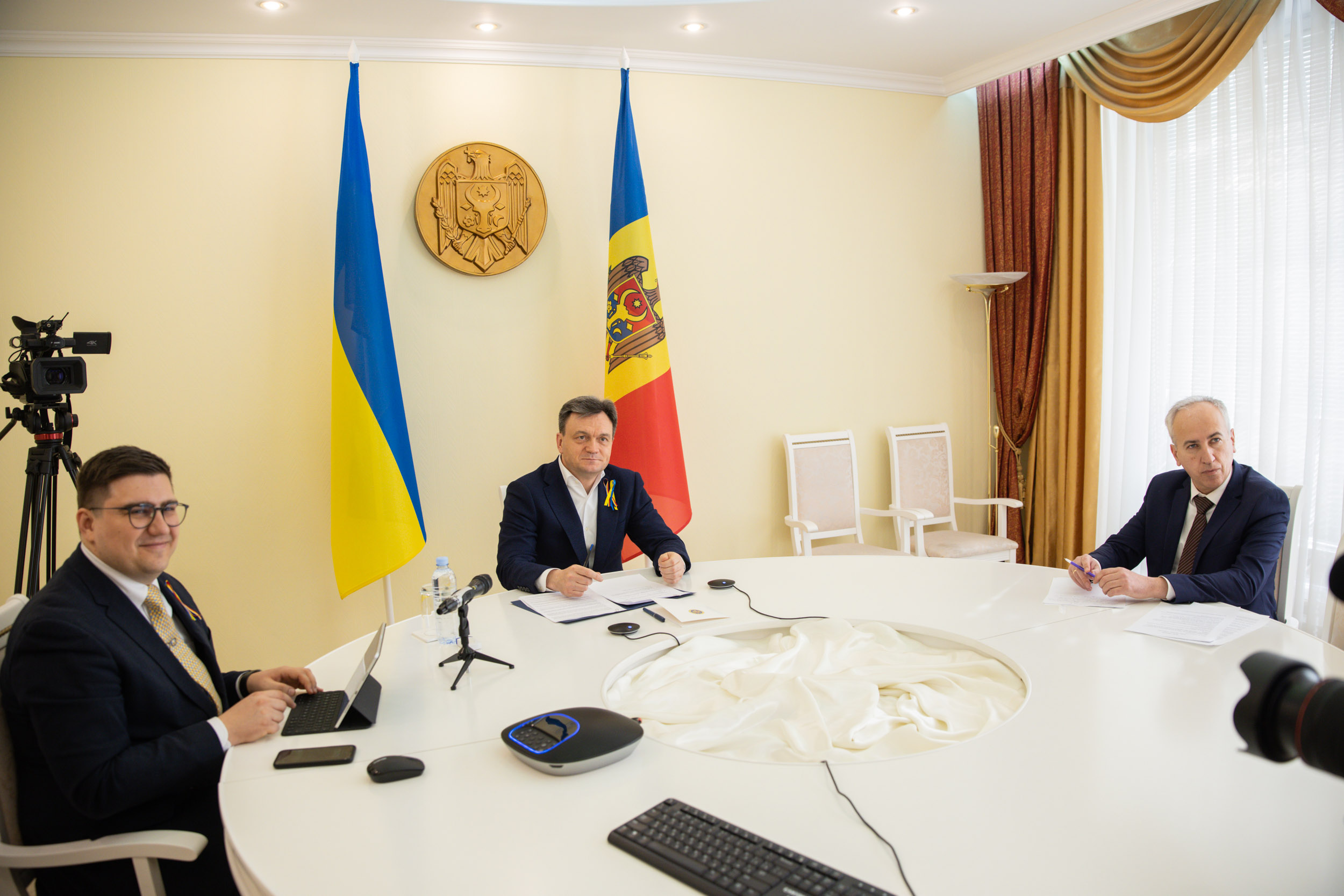 (VIDEO) Dorin Recean, în discuție cu omologul său ucrainean: „Rămânem solidari cu Ucraina și poporul ei”