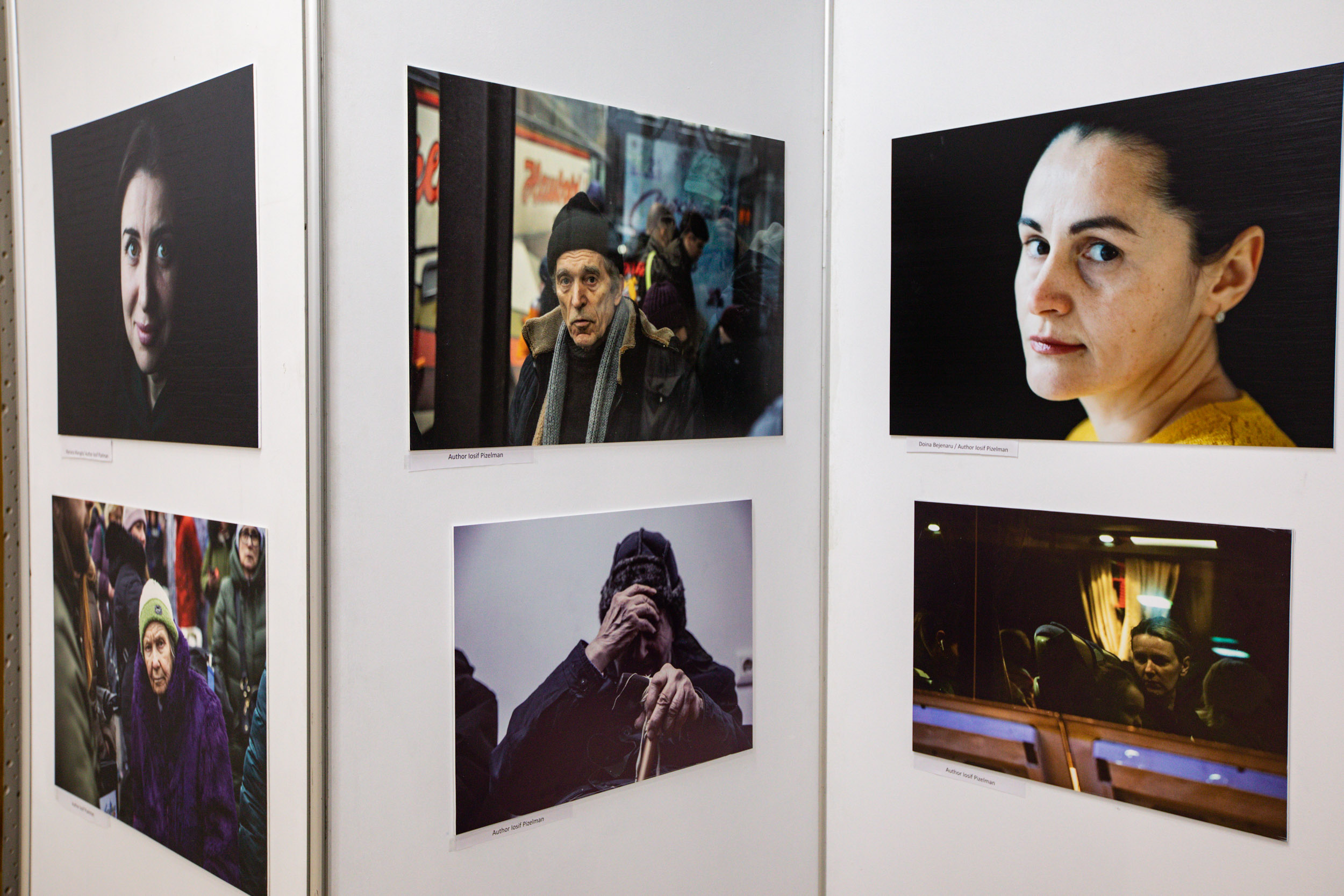 Дорин Речан посетил выставку, приуроченную к годовщине войны. «Защищая свою родину, украинцы защищают и нас»