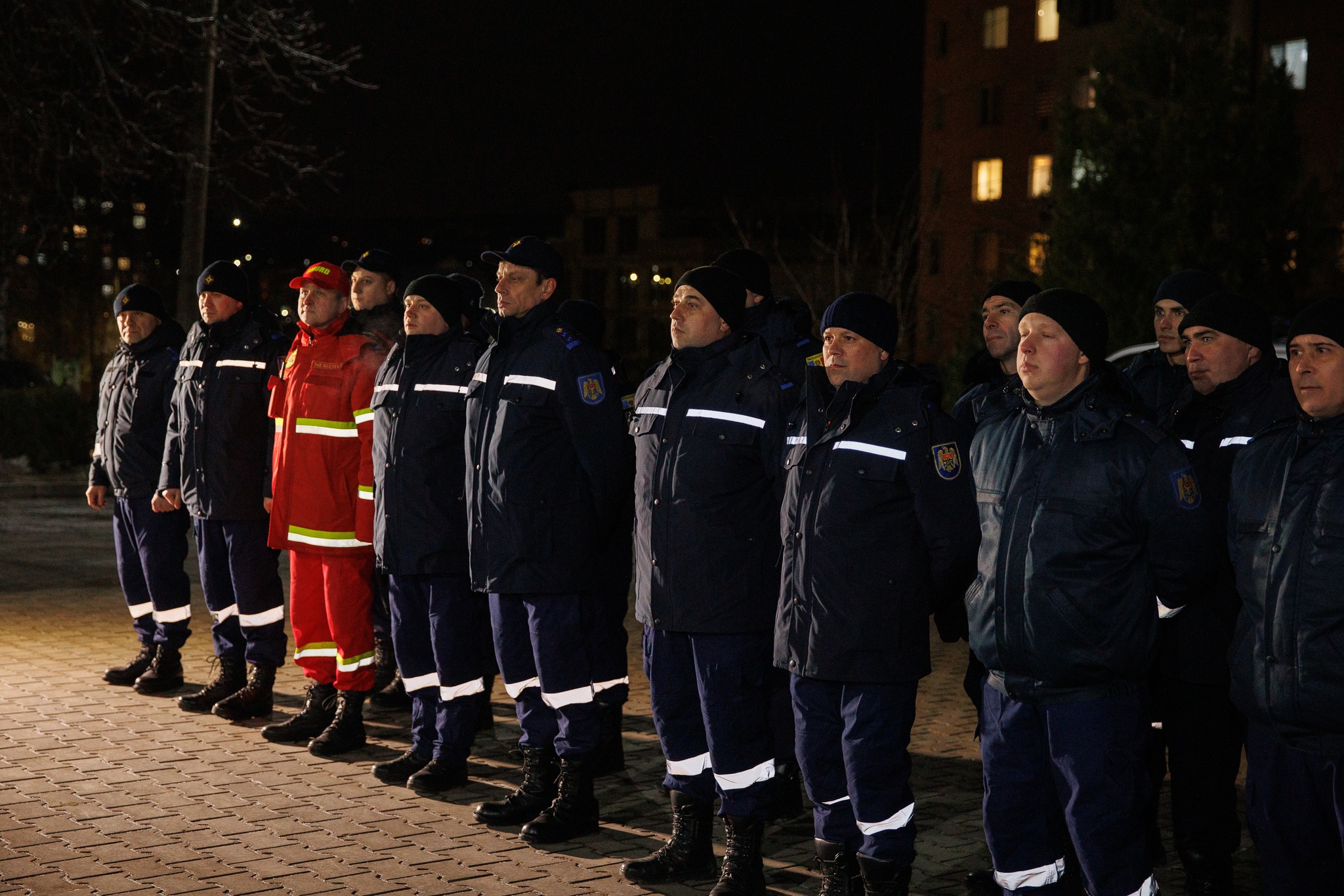 (ФОТО) Молдова отправила в Турцию 55 спасателей, собак и технику