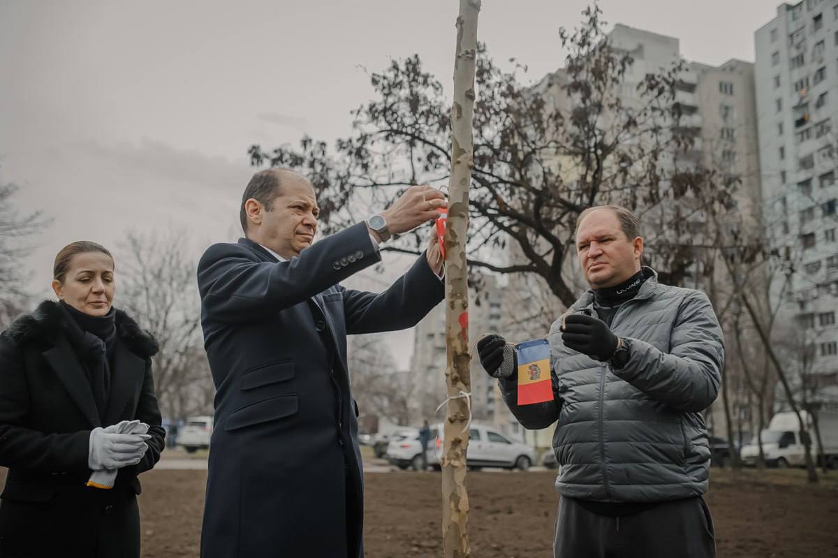 Ion Ceban și ambasadorul turc la Chișinău au plantat arbori, în semn de solidaritate cu victimele cutremurelor devastatoare din Turcia