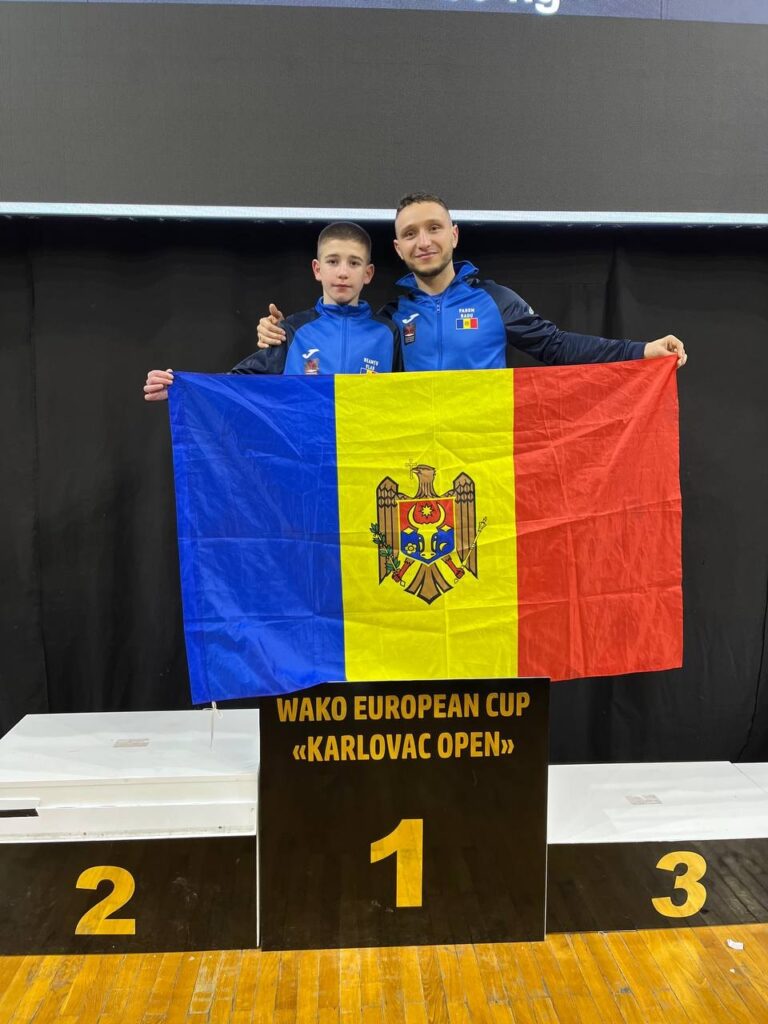 (FOTO) Sportivii moldoveni au obținut 6 medalii la Mondialele de kickboxing