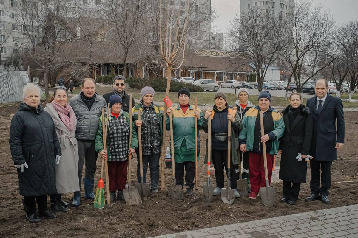 Ion Ceban și ambasadorul turc la Chișinău au plantat arbori, în semn de solidaritate cu victimele cutremurelor devastatoare din Turcia