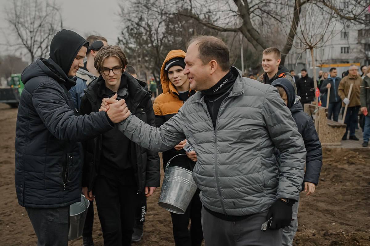 Ion Ceban și ambasadorul turc la Chișinău au plantat arbori, în semn de solidaritate cu victimele cutremurelor devastatoare din Turcia