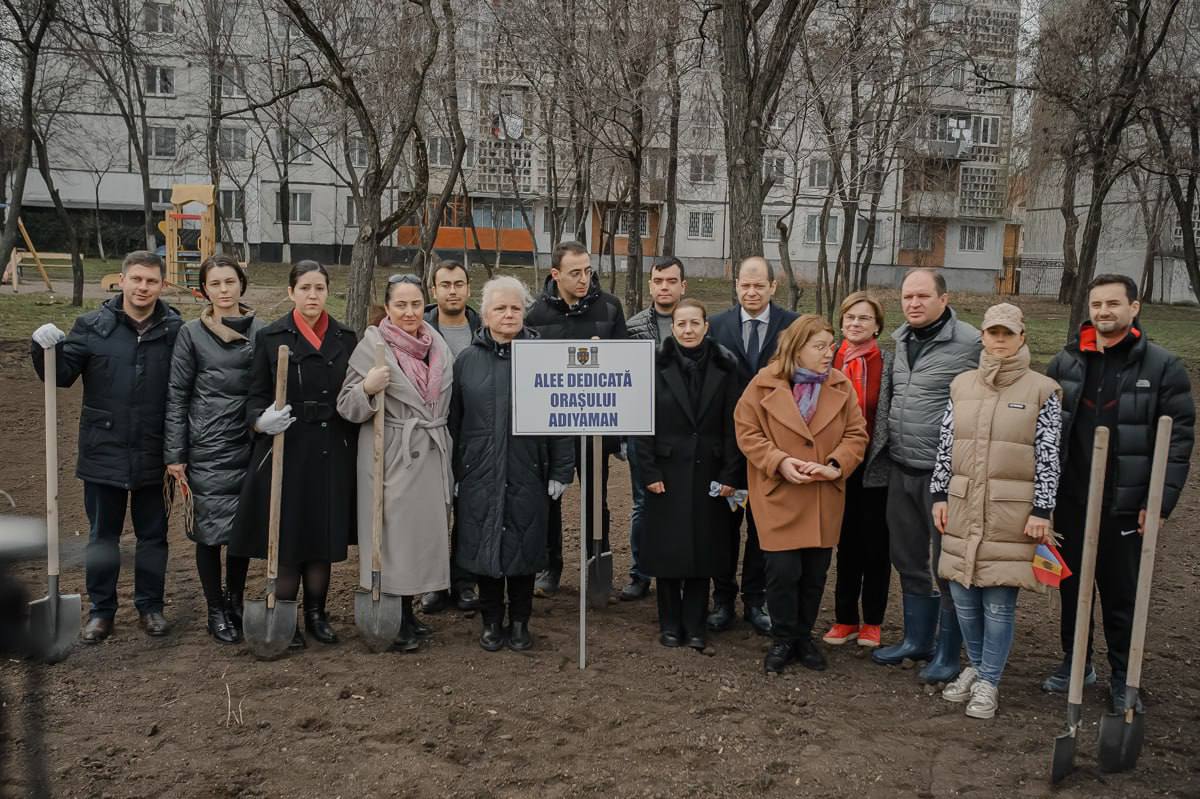 Ion Ceban și ambasadorul turc la Chișinău au plantat arbori, în semn de solidaritate cu victimele cutremurelor devastatoare din Turcia