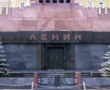 В Москве мужчина пытался похитить Ленина из мавзолея