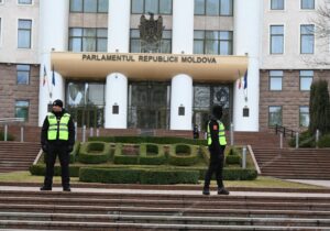 Профсоюзы выйдут на протест перед парламентом Молдовы. Они требуют повышения зарплат