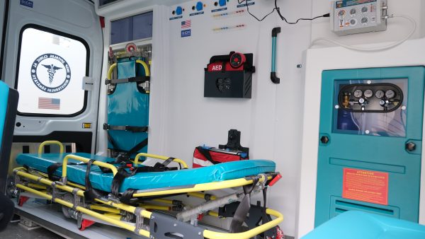 (FOTO) OIM și Ambasada SUA au donat Spitalului Clinic al Ministerului Sănătății o ambulanță și dispozitive medicale