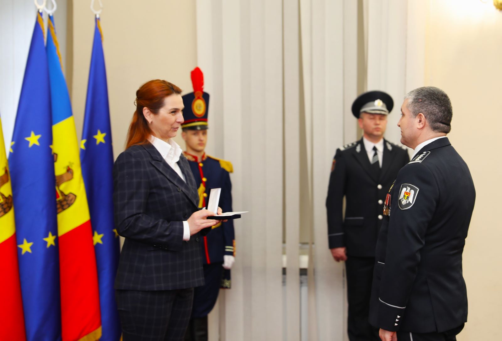 (FOTO) Ana Revenco a oferit distincții pentru 11 angajați ai IGP: „Pe umerii polițiștilor se sprijină de mai bine de un an ecoul războiului”