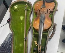 На КПП Леушены у гражданина Молдовы изъяли старинную скрипку. Что случилось