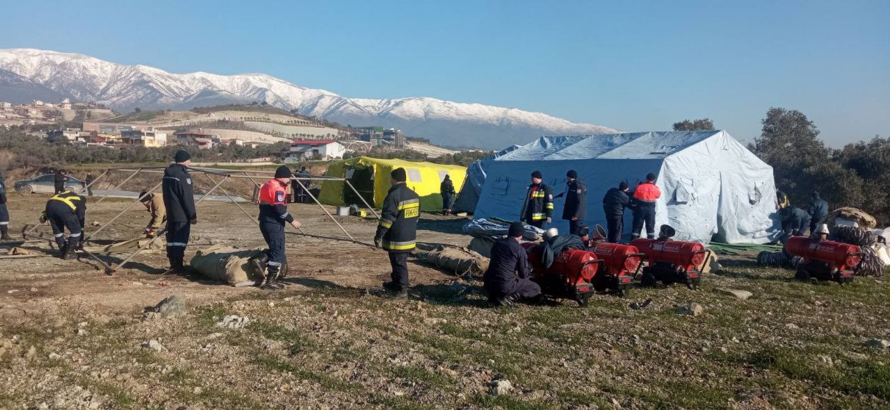 (ФОТО) Спасатели из Молдовы прибыли в турецкую область Хатай. Из-за землетрясения там погибли свыше 3 тыс. человек