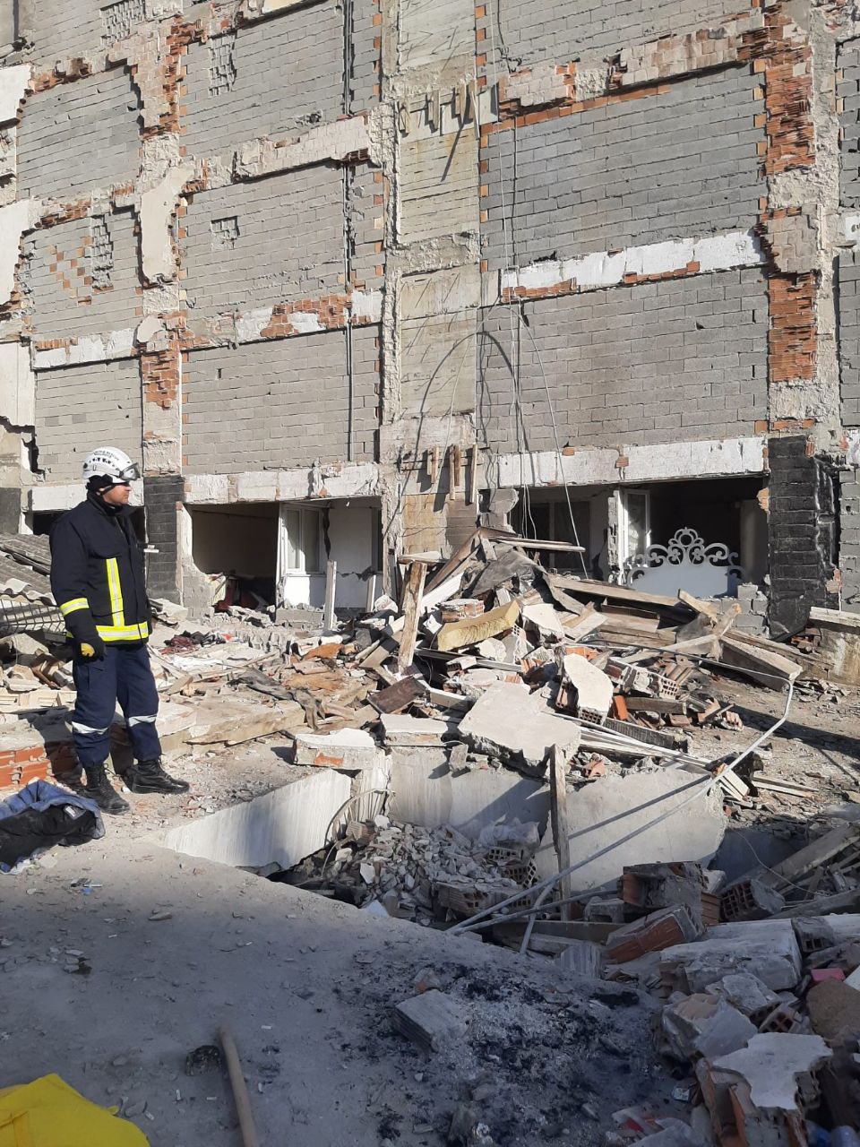 (ФОТО) В Турции молдавские спасатели нашли еще двух погибших под завалами