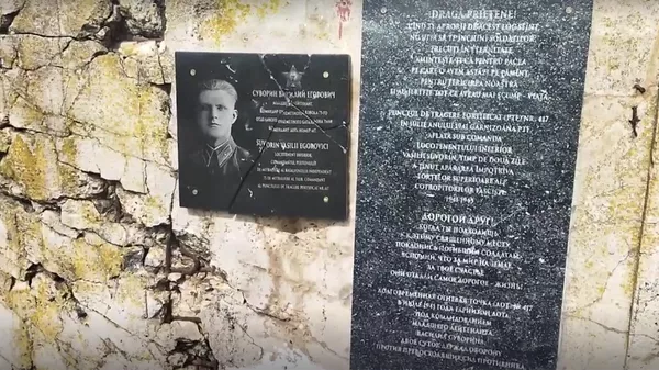 (VIDEO FOTO) Moscova a inițiat o anchetă după vandalizarea unui monument sovietic în Moldova