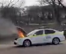 (ВИДЕО) В Пересечино загорелась машина патрульной полиции