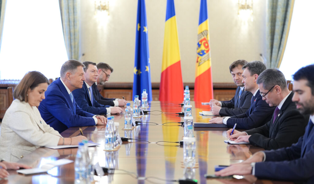 (FOTO) Dorin Recean, primit de Klaus Iohannis la Cotroceni: „Moldova și România au relații cu totul speciale – cu fiecare zi mai solide”