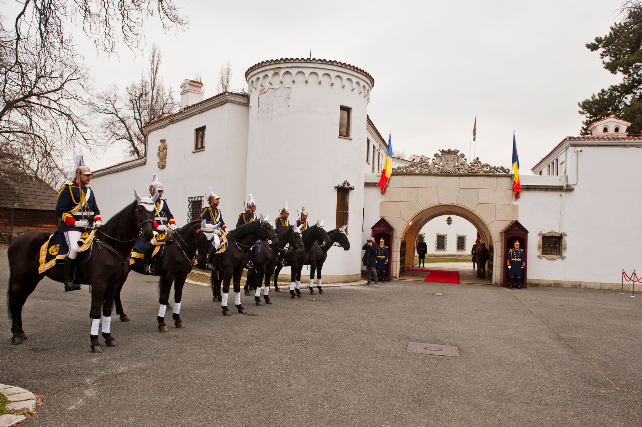 (FOTO) Dorin Recean a avut o întrevedere cu Familia Regală a României. Au discutat despre situația de securitate din regiune