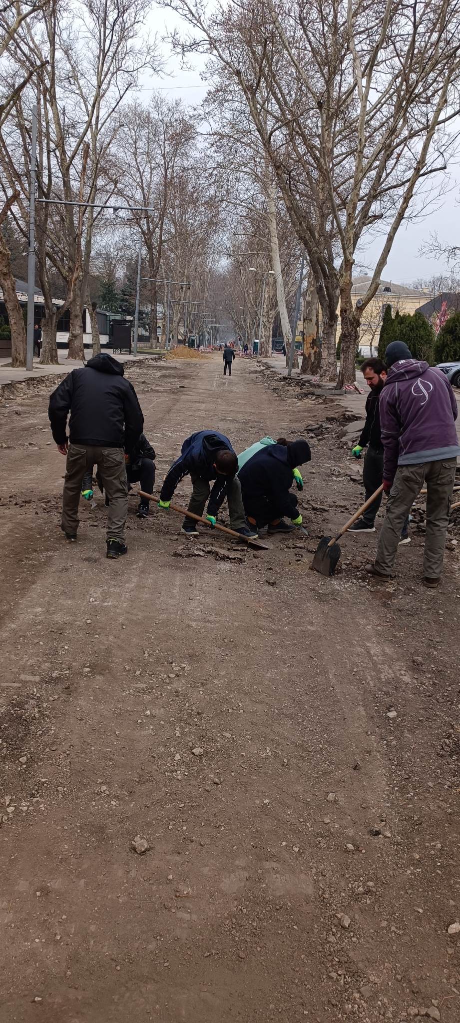 FOTO Arheologii au început să studieze pavajul istoric din centrul Chișinăului. Primele concluzii 