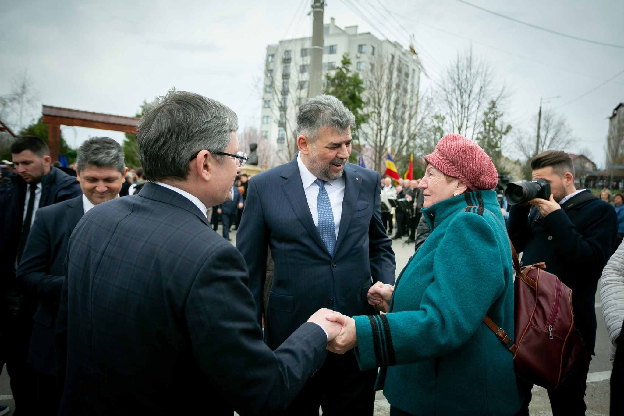 Unirea Basarabiei cu România: Președintele Parlamentului și omologul său român au inaugurat două busturi la Ialoveni