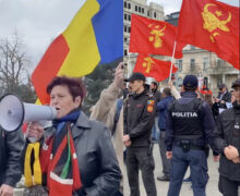 (ФОТО) В центре Кишинева прошли акции протеста сторонников и противников объединения с Румынией