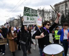 Fotoreportaj NM. „Pace. Dreptate și Egalitate” și „Glorie Ucrainei!”. Cum a decurs Marșul Feminist din Chișinău