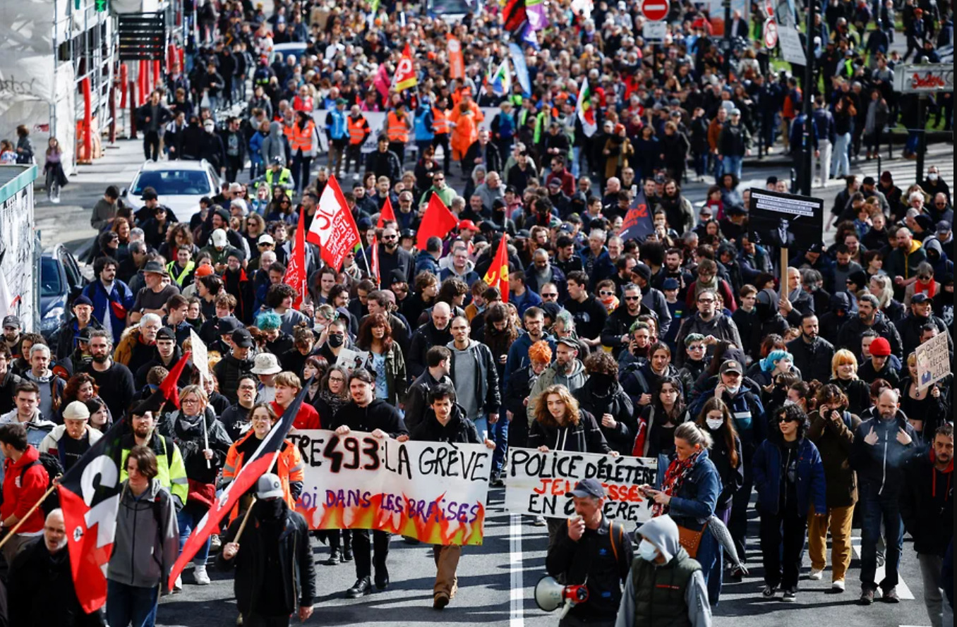(ФОТО) Более миллиона человек по всей Франции приняли участие в акциях против пенсионной реформы