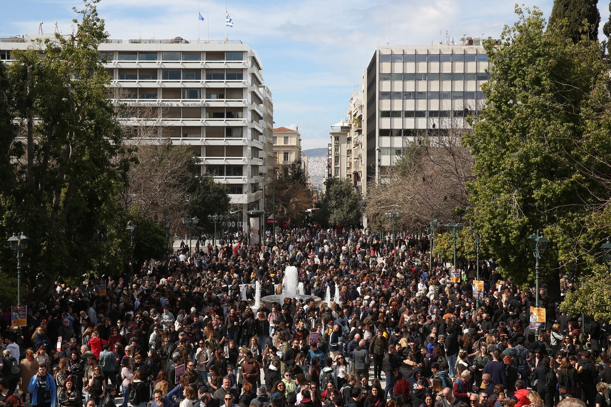 (ФОТО, ВИДЕО) В Афинах протест в связи с крушением поезда перерос в столкновения с полицией
