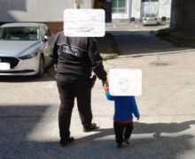 Un copil de 2 ani din Moldova, desculţ şi îmbrăcat subţire, găsit rătăcind pe o stradă din România