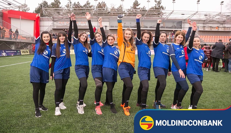 Женские команды Moldindconbank и звезд сыграли в футбол в преддверии 8 марта