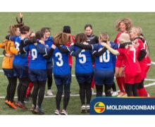 Echipele de femei a Moldindconbank și a vedetelor au jucat fotbal în ajun de 8 martie