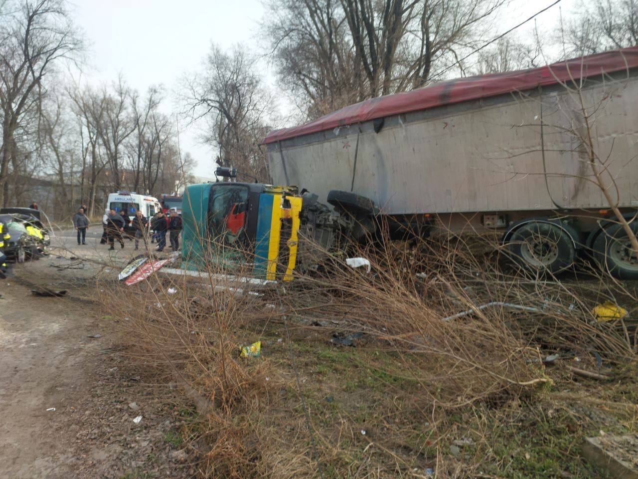(ФОТО) В Кишиневе на Мунчештском шоссе столкнулись четыре автомобиля. Один человек погиб