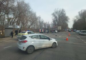 (ФОТО) В Кишиневе на Мунчештском шоссе столкнулись четыре автомобиля. Один человек погиб