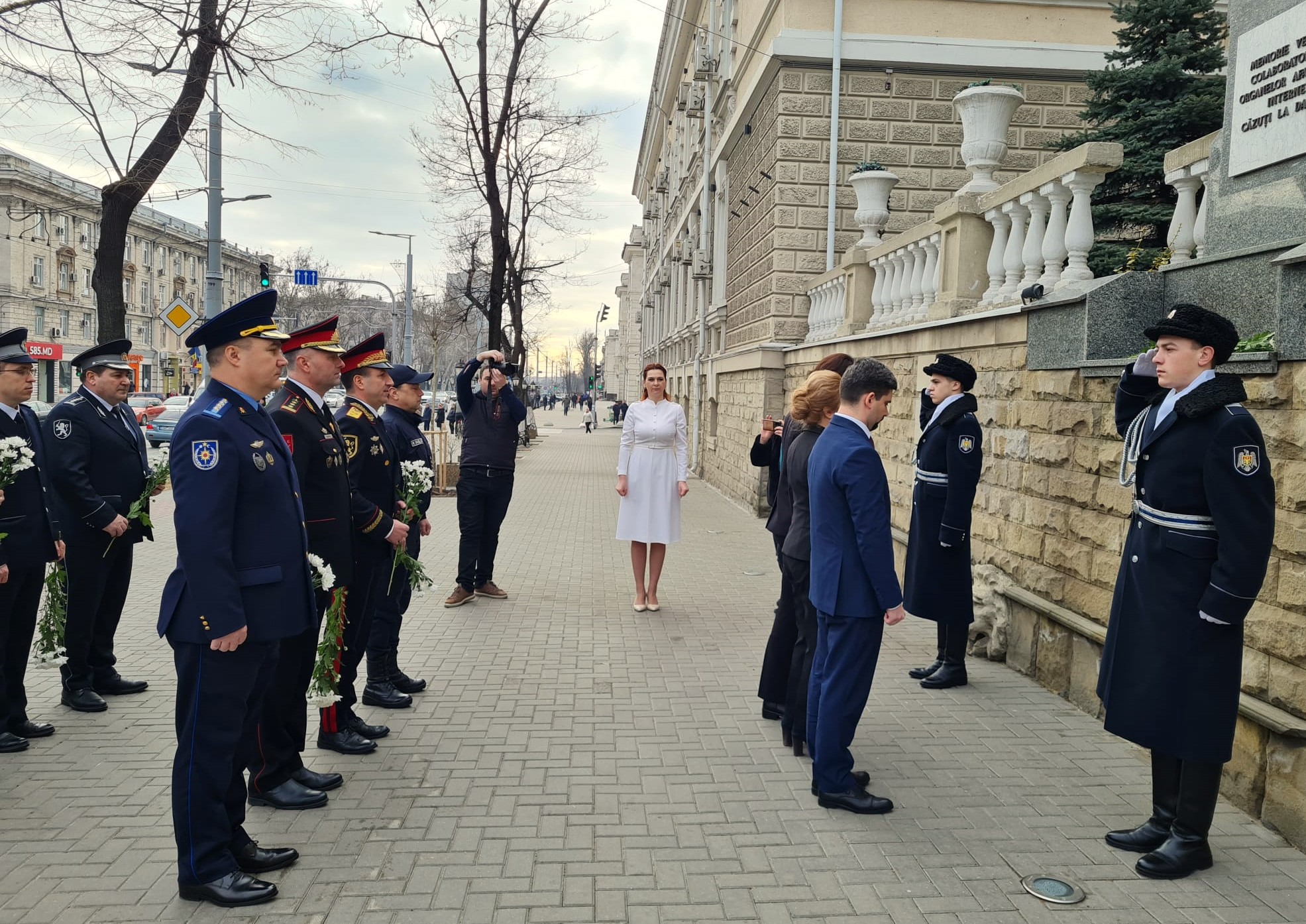 (FOTO) 31 de ani de la începutul războiului de pe Nistru. MAI a comemorat cei 89 de poliţişti căzuţi pe câmpul de luptă