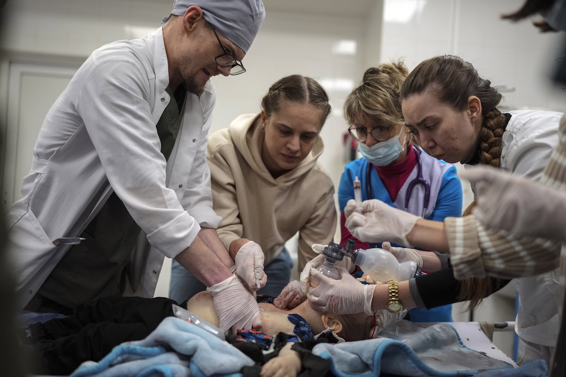 Un fotojurnalist ucrainean a câștigat etapa europeană a concursului World Press Photo. Acesta a realizat o serie de fotografii în orașul martir Mariupol