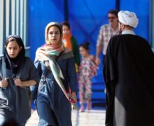 В Иране на улицах начали устанавливать камеры, чтобы находить женщин без хиджаба