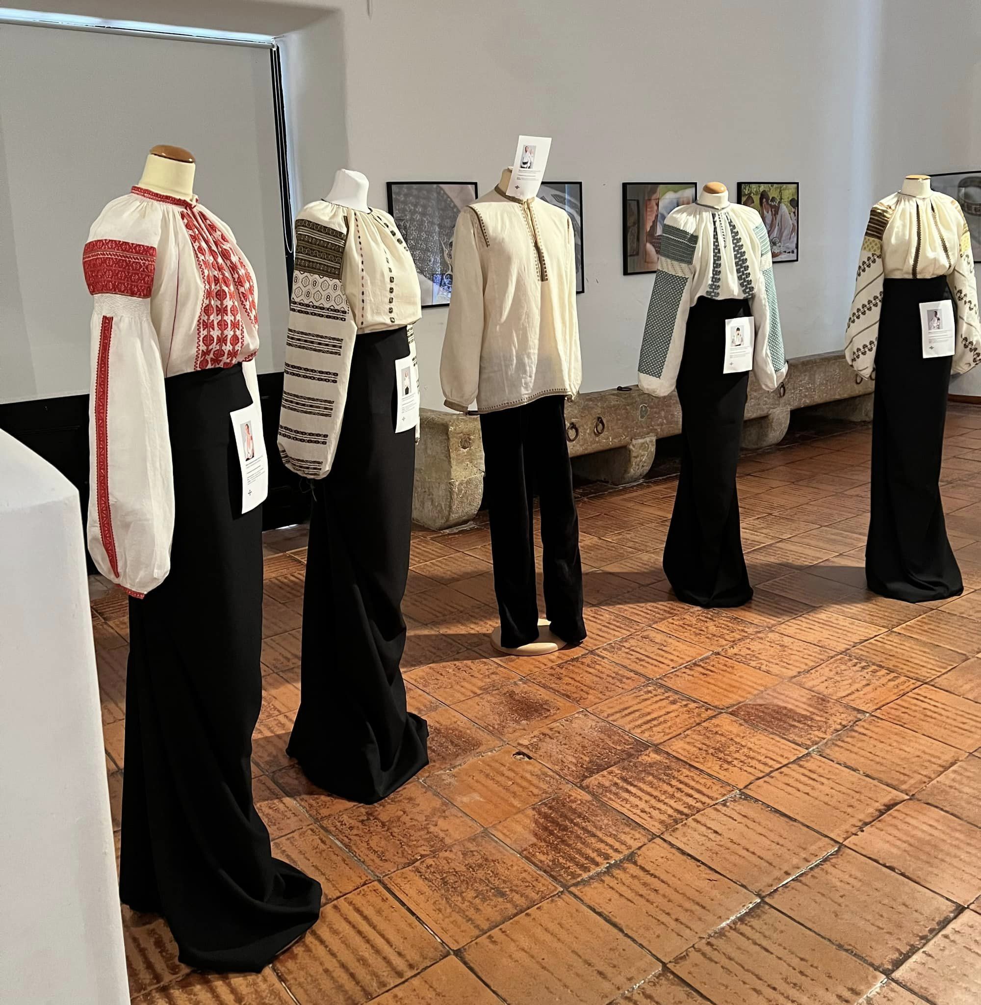 (ФОТО) На выставке в Лиссабоне представят традиционные молдавские рубашки