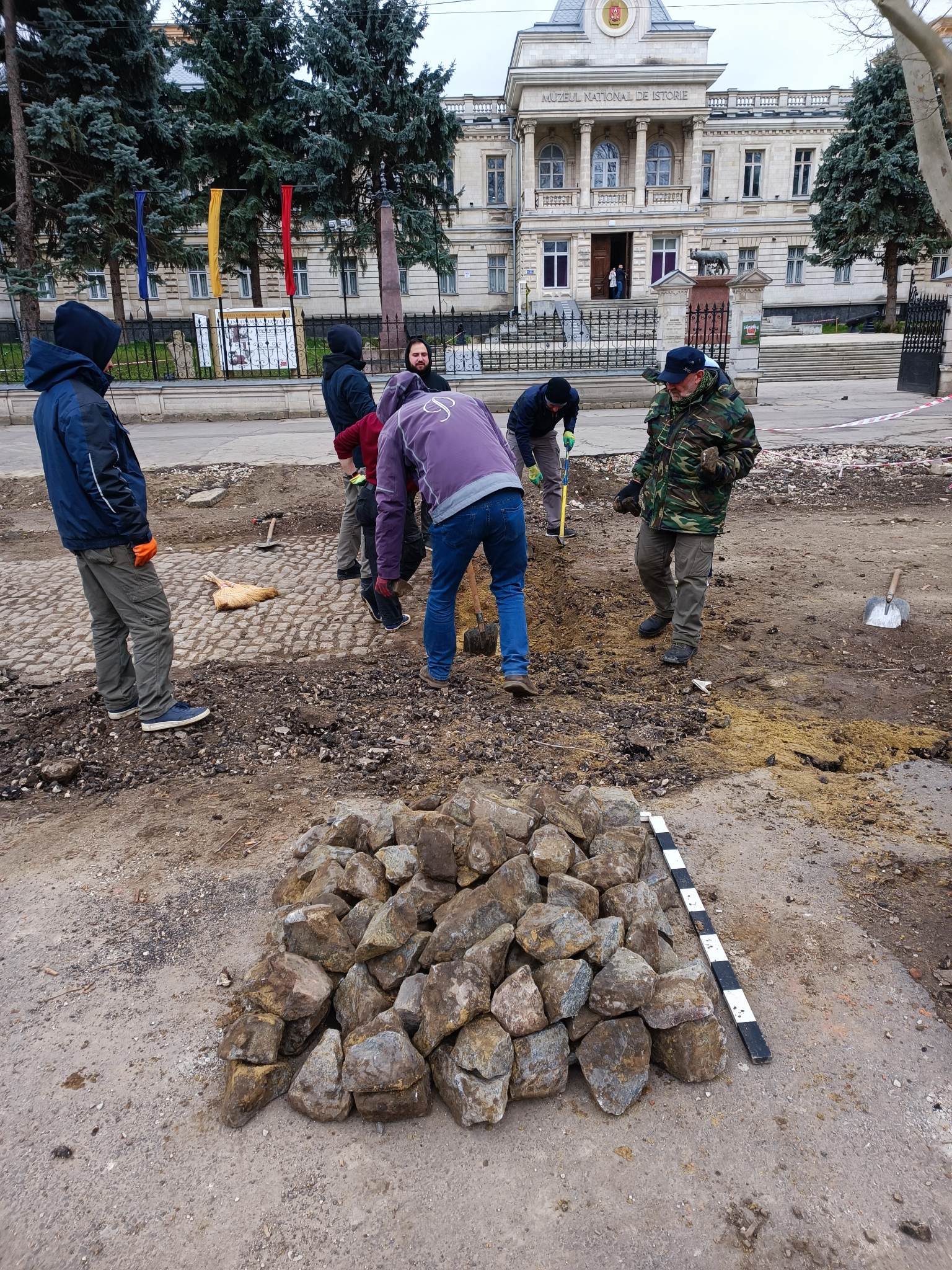 FOTO Arheologii au finalizat studierea pavajului istoric din centrul Chișinăului. Propunerea care ar putea schimba la față orașul