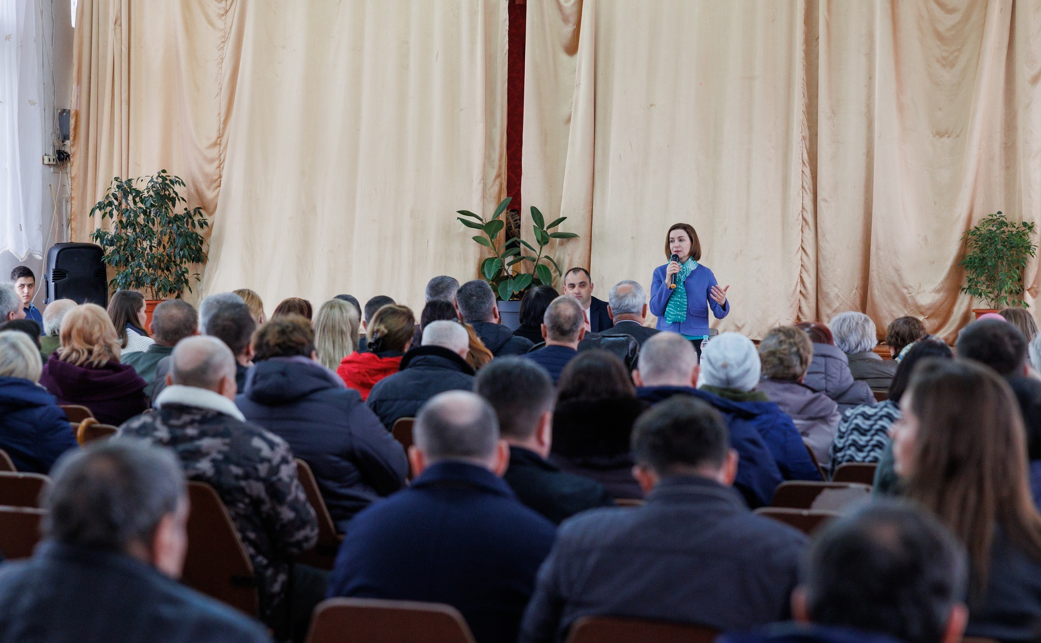 (ФОТО) Санду посетила животноводческую ферму в Бульбоаке. И рассказала о евроинтеграции