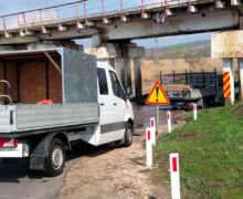 (FOTO) Un drum situat între localitățile Strășeni-Negrești va fi blocat. Există risc de revărsare a râului Bîc